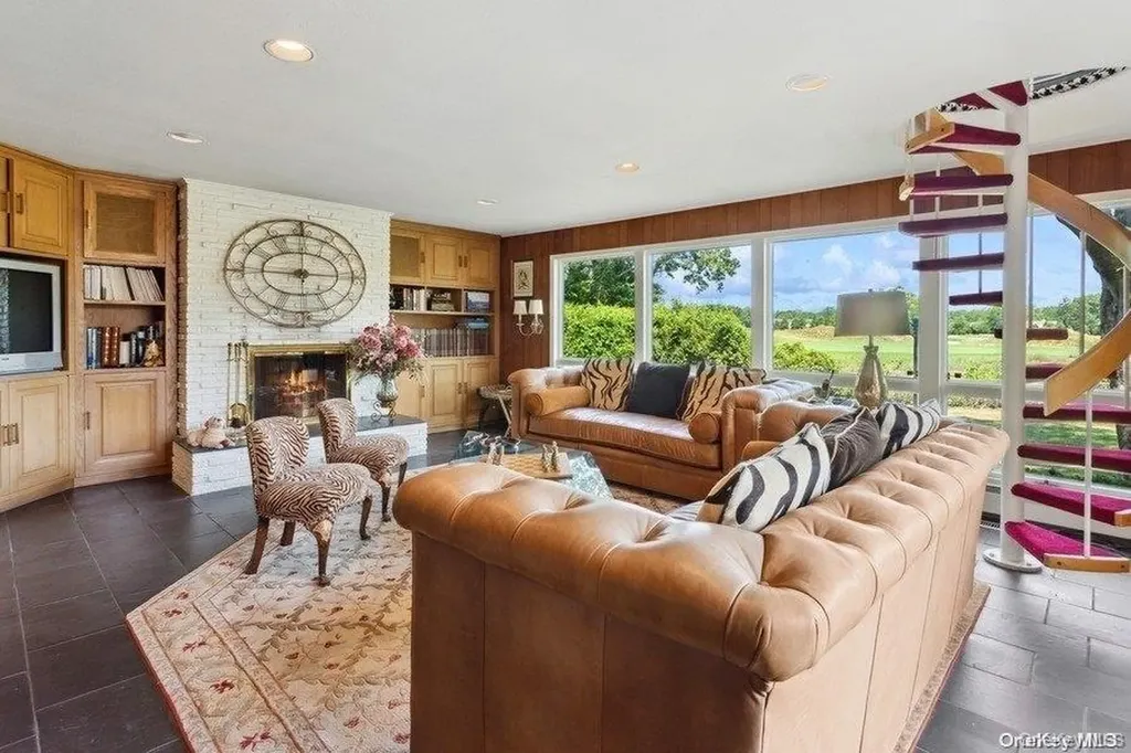 30 Thixton Drive Hewlett Harbor NY 11557