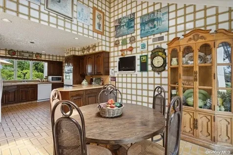 30 Thixton Drive Hewlett Harbor NY 11557