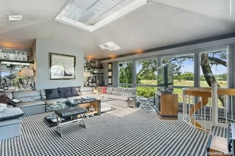 30 Thixton Drive Hewlett Harbor NY 11557