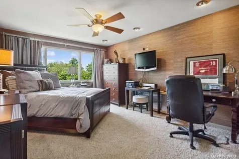 30 Thixton Drive Hewlett Harbor NY 11557