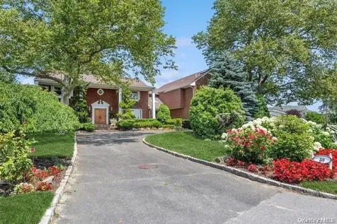 30 Thixton Drive Hewlett Harbor NY 11557