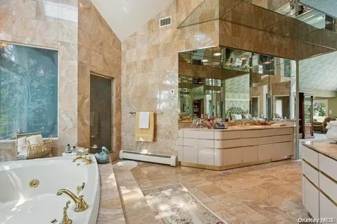30 Thixton Drive Hewlett Harbor NY 11557