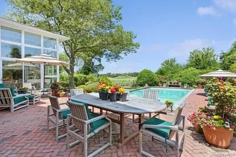 30 Thixton Drive Hewlett Harbor NY 11557