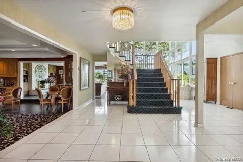30 Thixton Drive Hewlett Harbor NY 11557