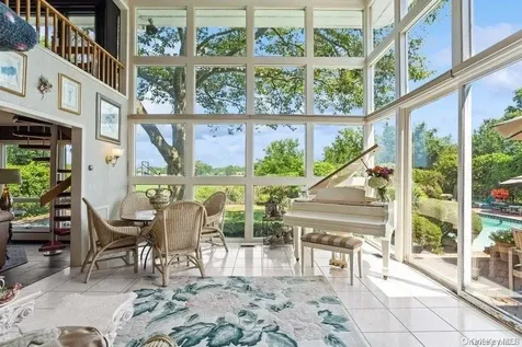 30 Thixton Drive Hewlett Harbor NY 11557