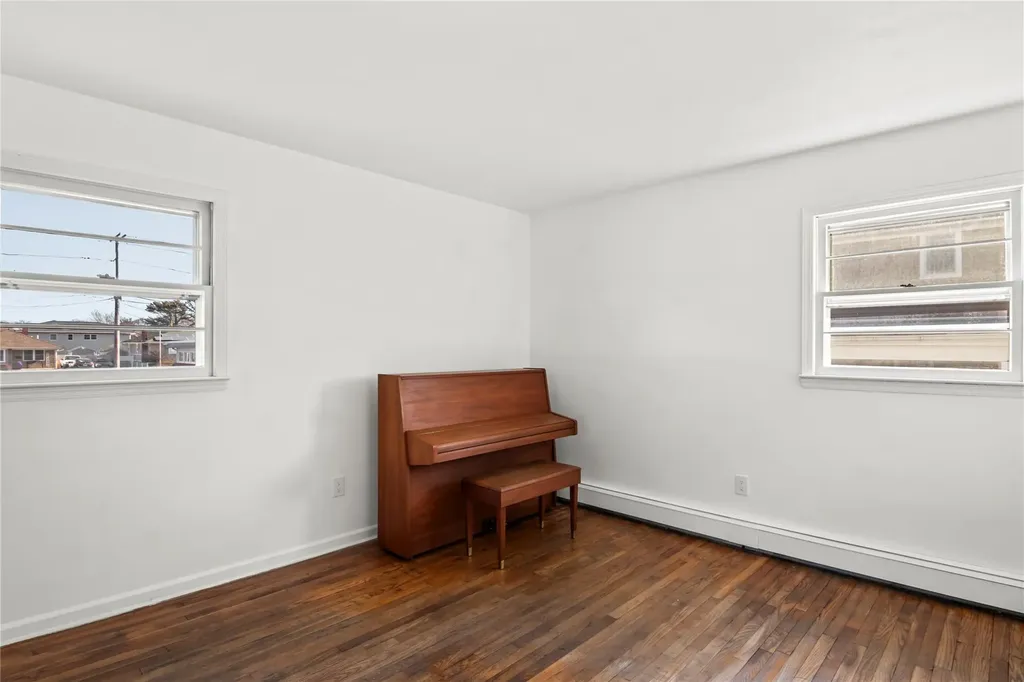 603 Long Place Babylon NY 11702