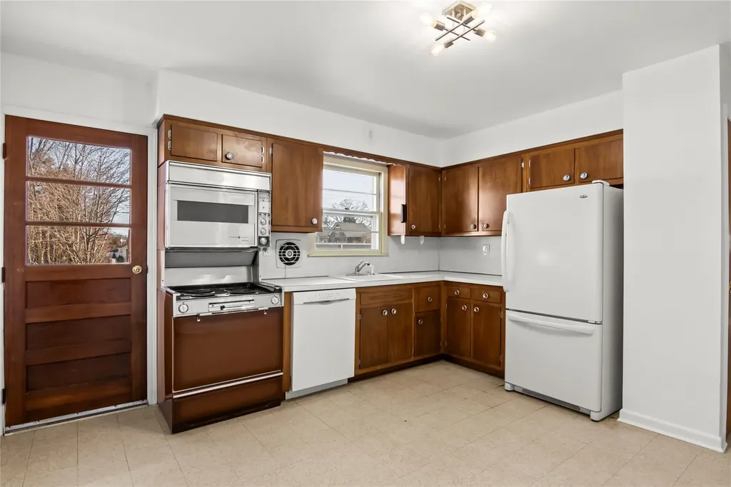 603 Long Place Babylon NY 11702