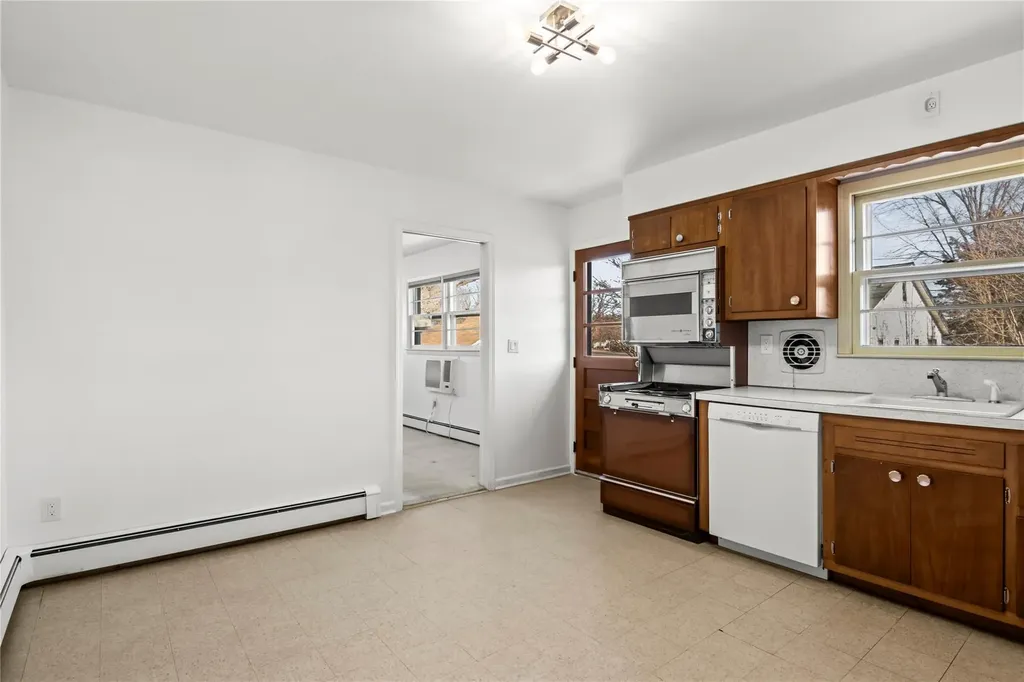 603 Long Place Babylon NY 11702