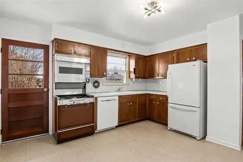 603 Long Place Babylon NY 11702
