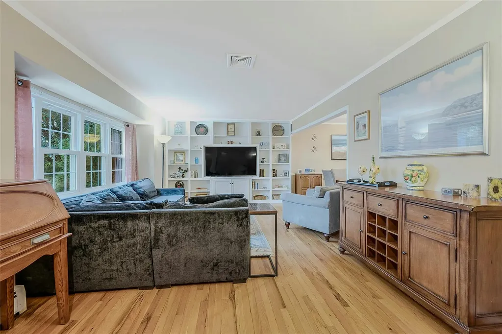 4 Crescent Drive Huntington NY 11743