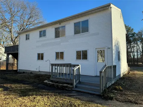 95 Flower Hill Drive Shirley NY 11967