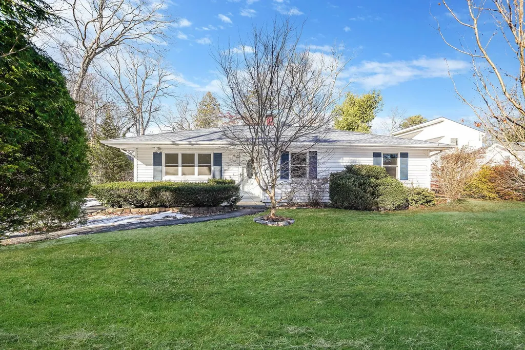 7 Elm Place Mastic NY 11950