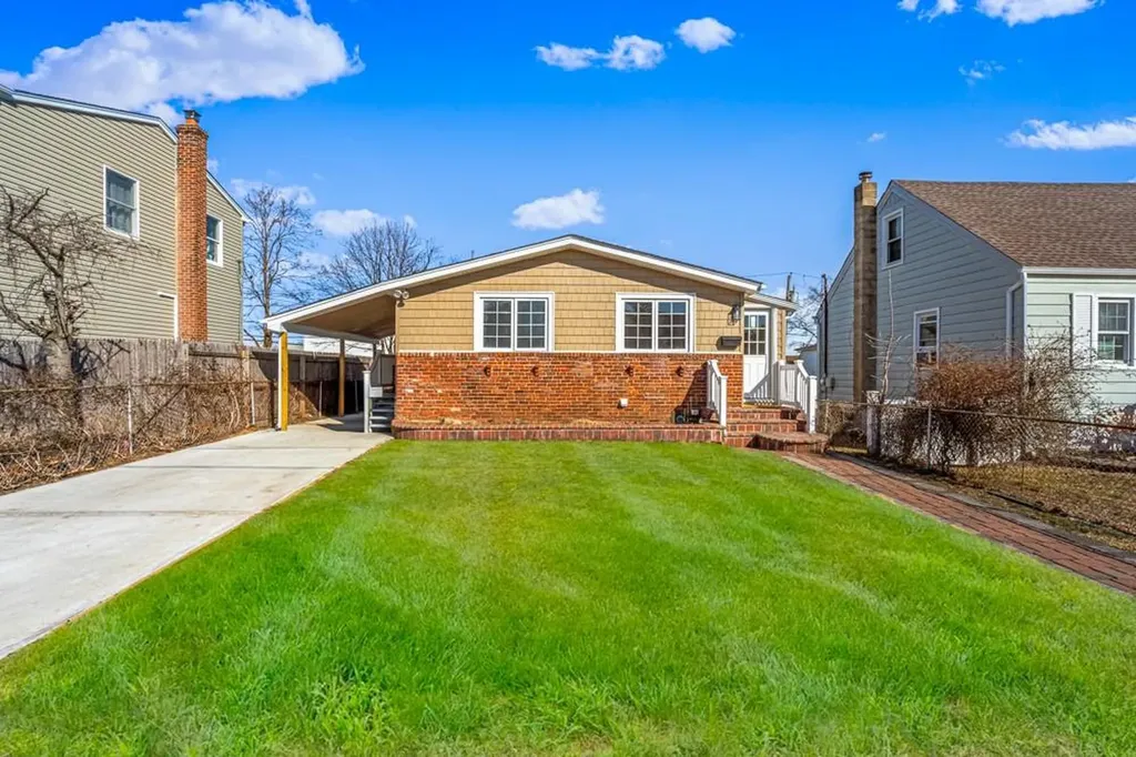 16 Riviera Parkway Babylon NY 11757