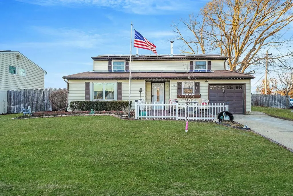 31 Monterey Lane Brookhaven NY 11720