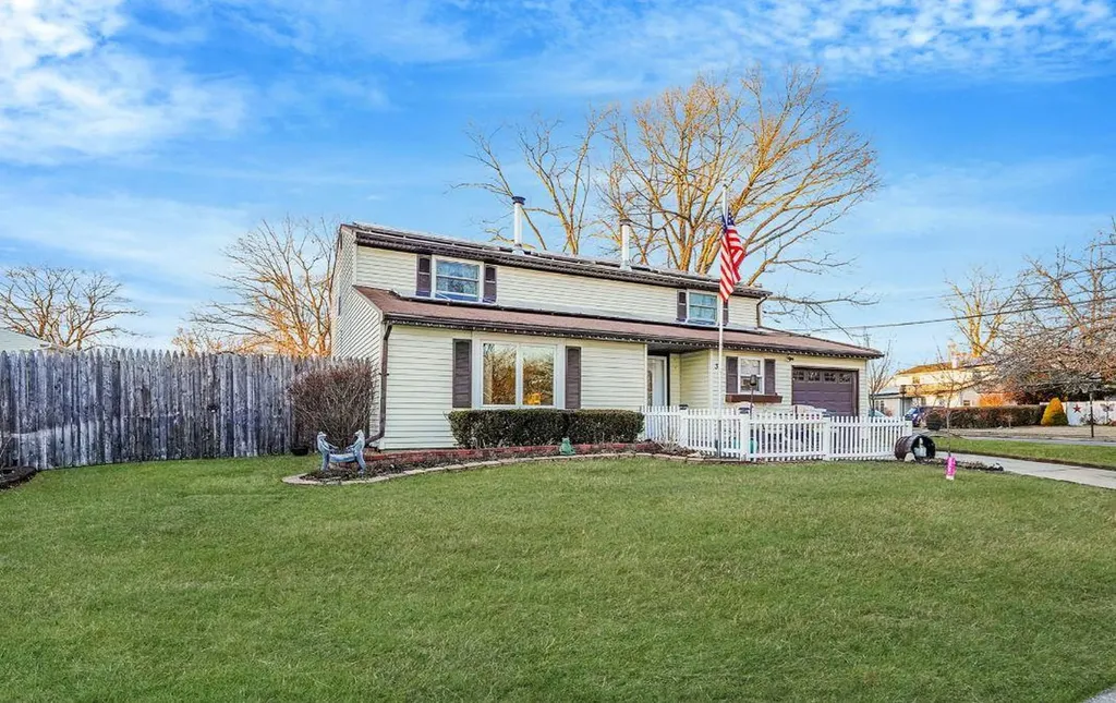31 Monterey Lane Centereach NY 11720