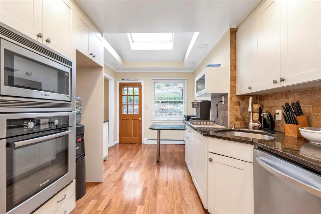 290 Thompson Shore Road Manhasset NY 11030