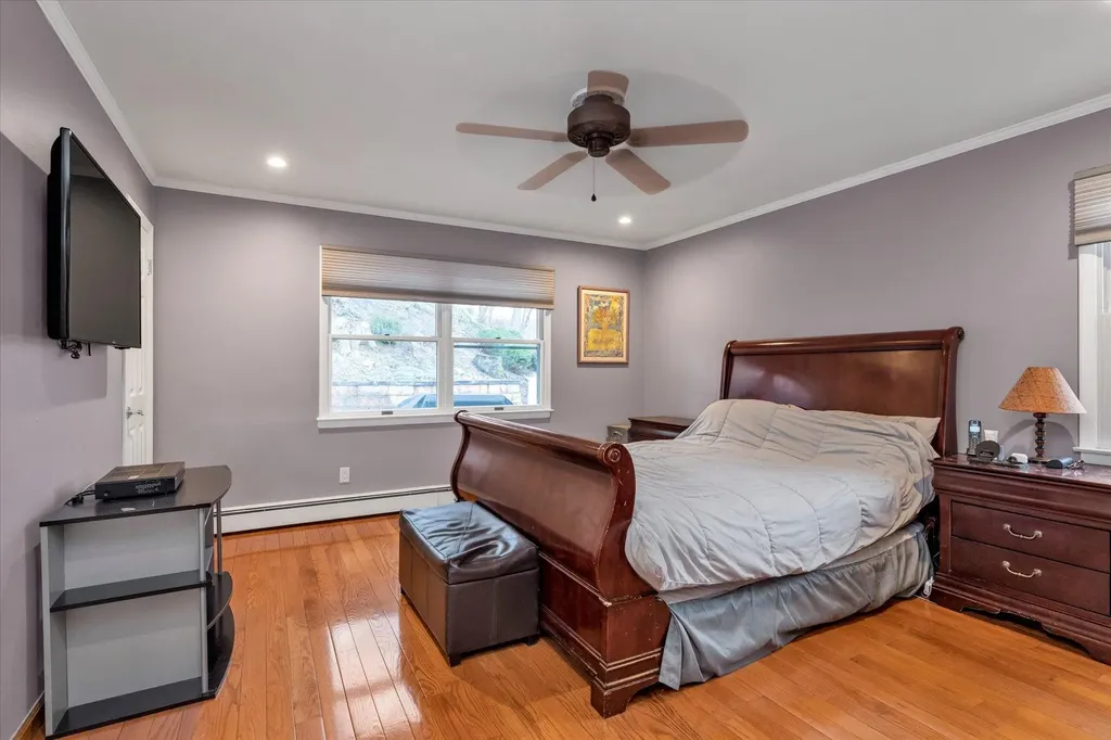 290 Thompson Shore Road Manhasset NY 11030