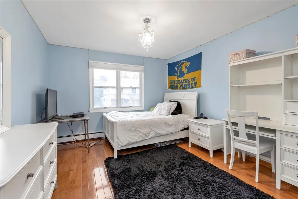 290 Thompson Shore Road Manhasset NY 11030