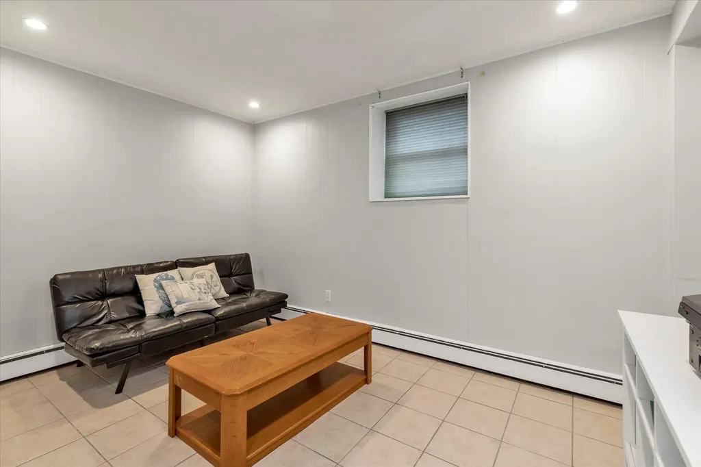 290 Thompson Shore Road Manhasset NY 11030