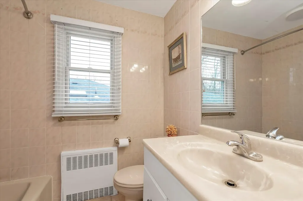 290 Thompson Shore Road Manhasset NY 11030