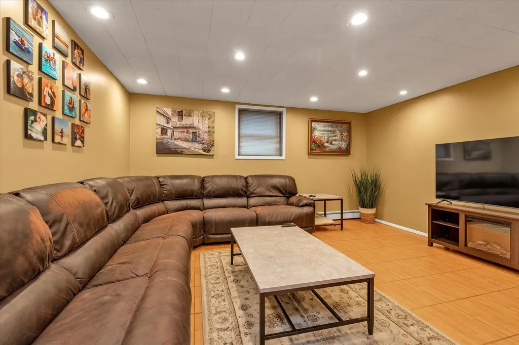 290 Thompson Shore Road Manhasset NY 11030
