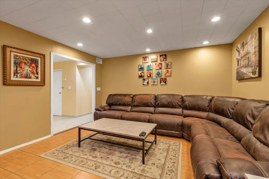 290 Thompson Shore Road Manhasset NY 11030