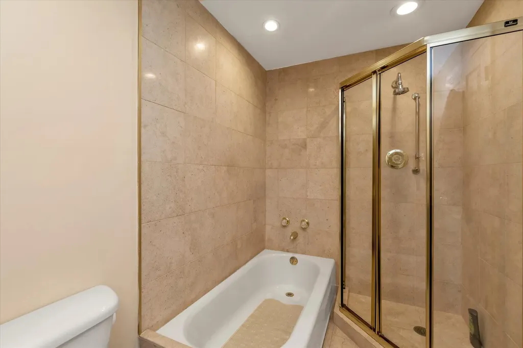 290 Thompson Shore Road Manhasset NY 11030