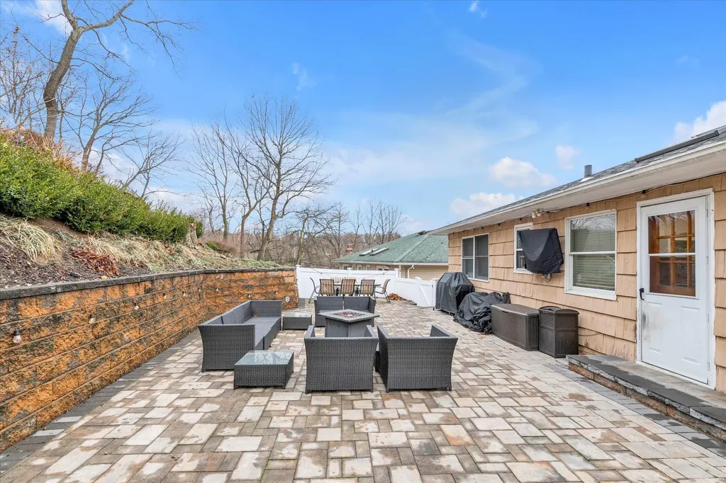290 Thompson Shore Road Manhasset NY 11030