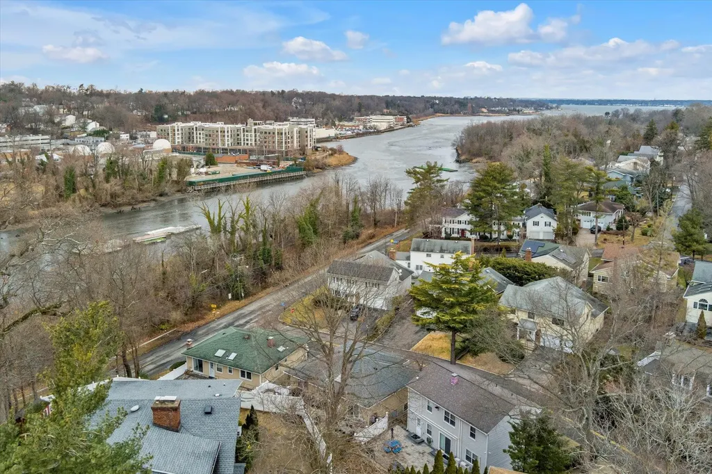 290 Thompson Shore Road Manhasset NY 11030