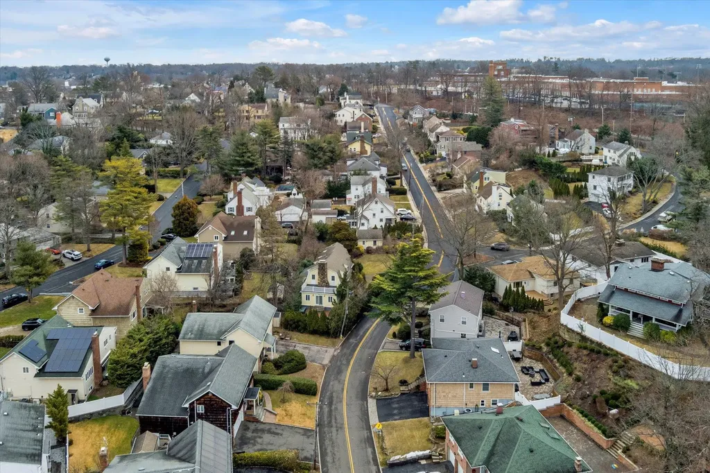290 Thompson Shore Road Manhasset NY 11030