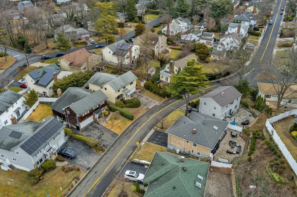 290 Thompson Shore Road Manhasset NY 11030