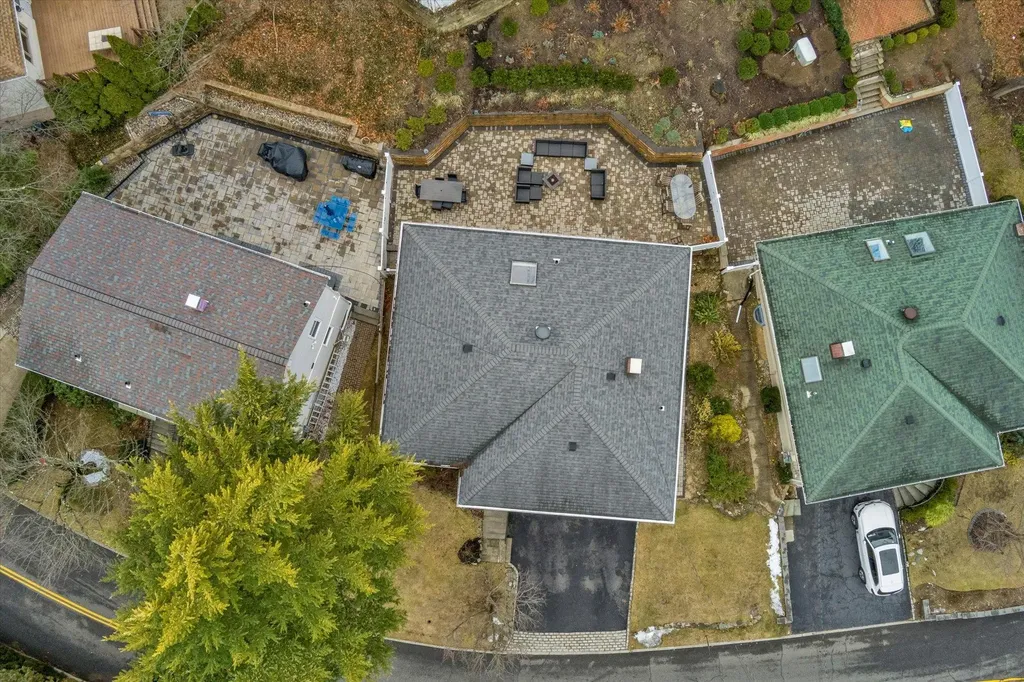 290 Thompson Shore Road Manhasset NY 11030