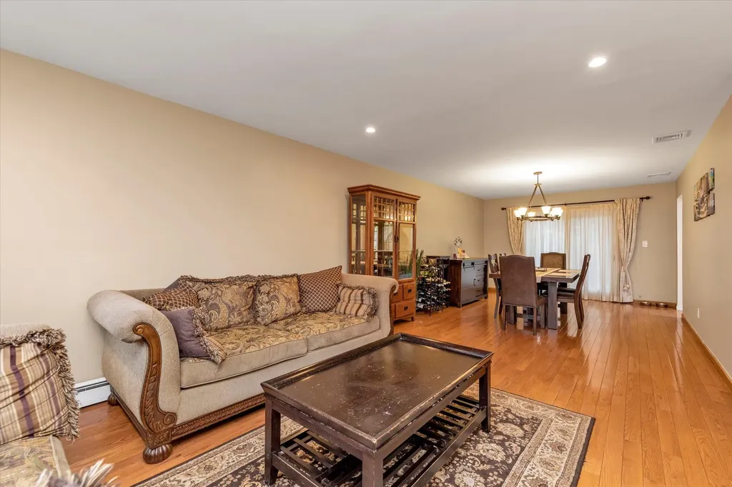 290 Thompson Shore Road Manhasset NY 11030