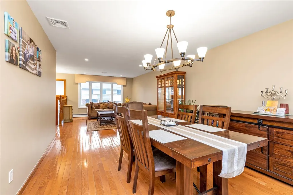 290 Thompson Shore Road Manhasset NY 11030