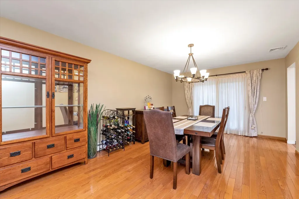 290 Thompson Shore Road Manhasset NY 11030