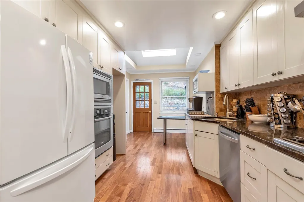 290 Thompson Shore Road Manhasset NY 11030