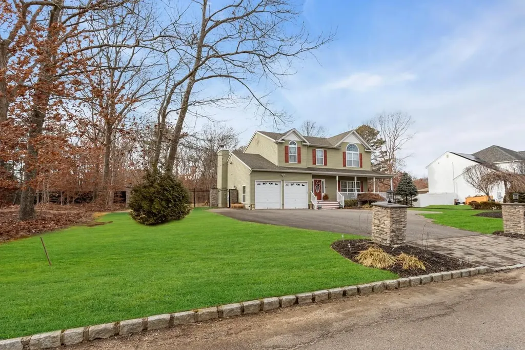 28 Williamsburg Way Brookhaven NY 11980