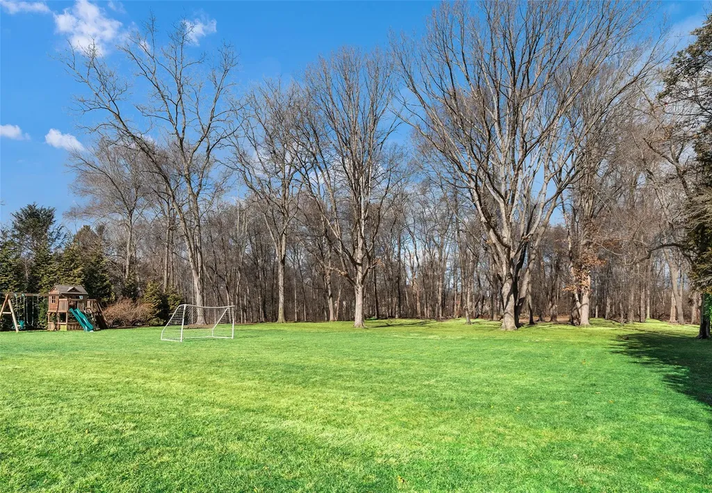 6 Seymour Place E Armonk NY 10504