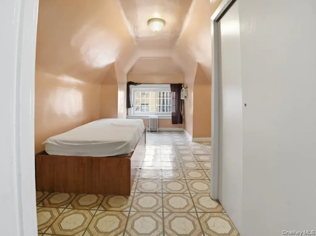2448 Devoe Terrace Bronx NY 10468