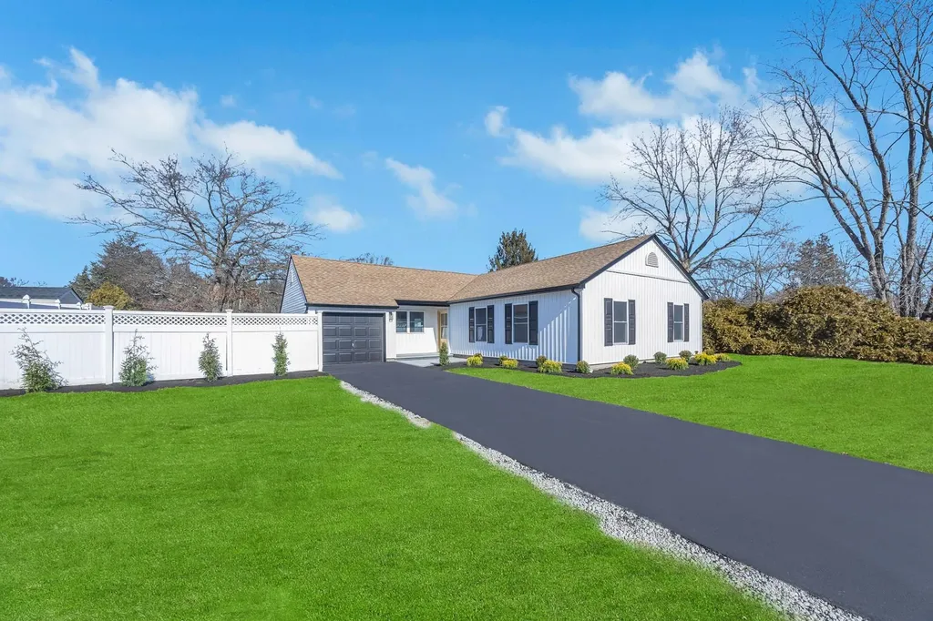 3 Carston Street W Brookhaven NY 11784