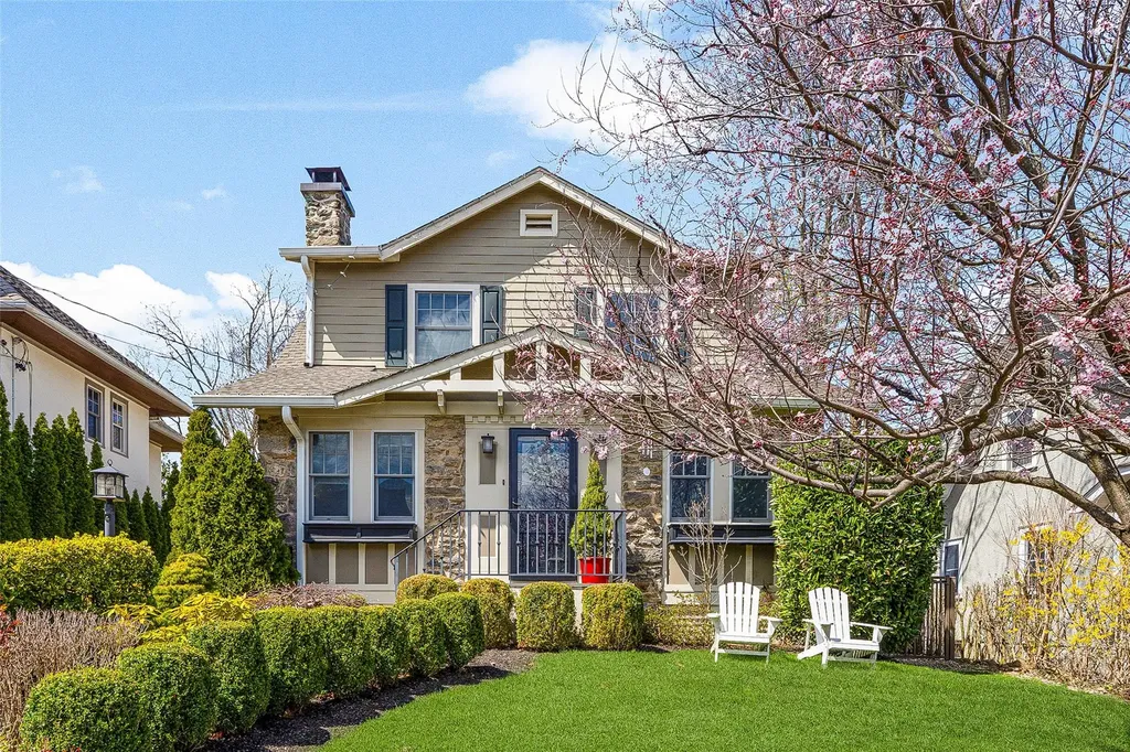 8 Summit Avenue Larchmont NY 10538