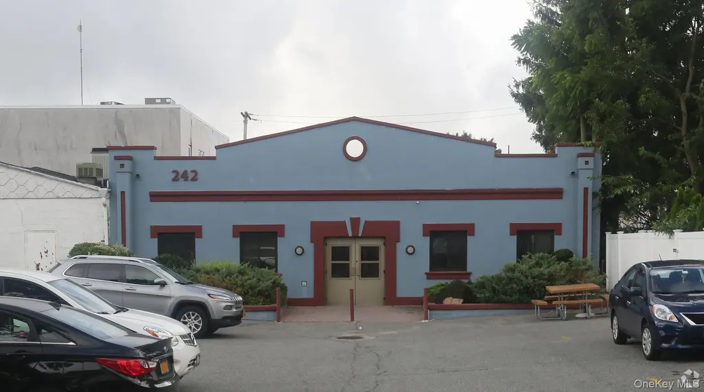 242 Drexel Avenue Westbury NY 11590
