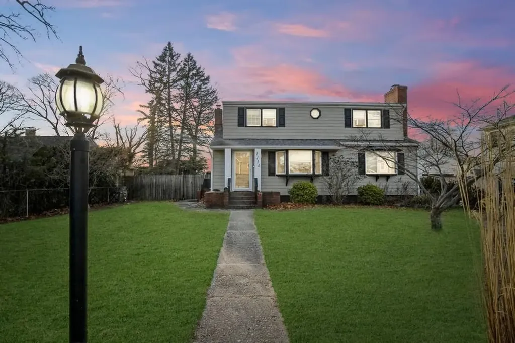 1114 Hyman Avenue Bay Shore NY 11706