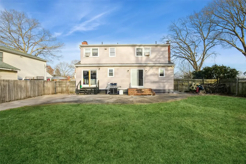 1114 Hyman Avenue Bay Shore NY 11706