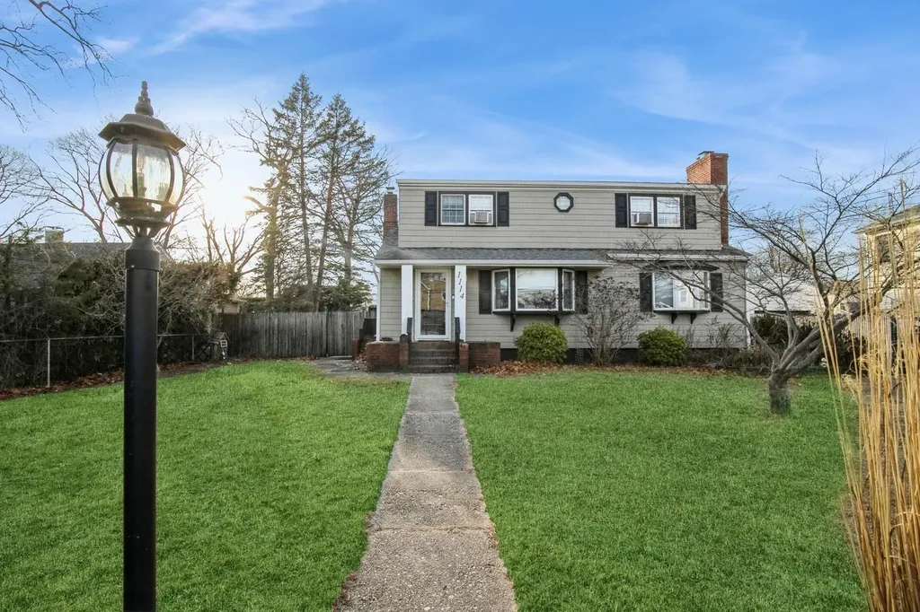1114 Hyman Avenue Bay Shore NY 11706