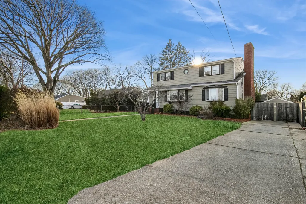 1114 Hyman Avenue Bay Shore NY 11706