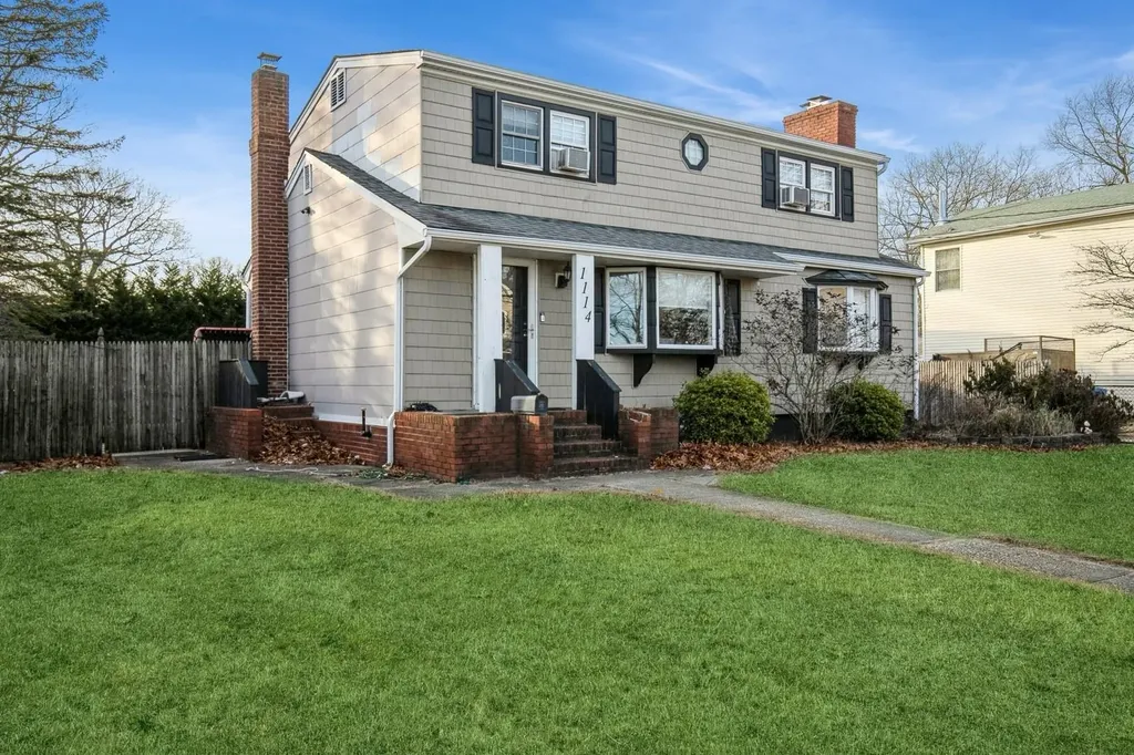 1114 Hyman Avenue Bay Shore NY 11706