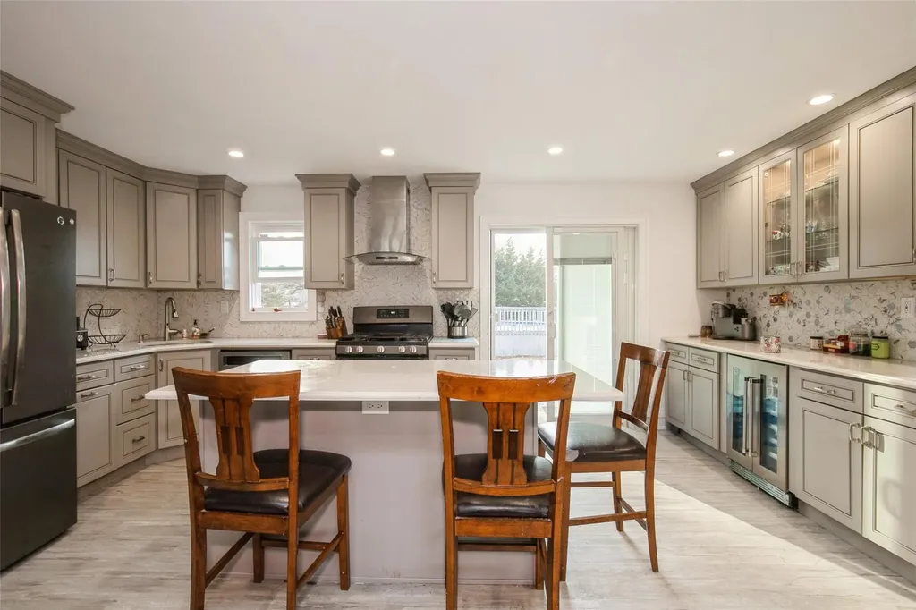 1114 Hyman Avenue Bay Shore NY 11706