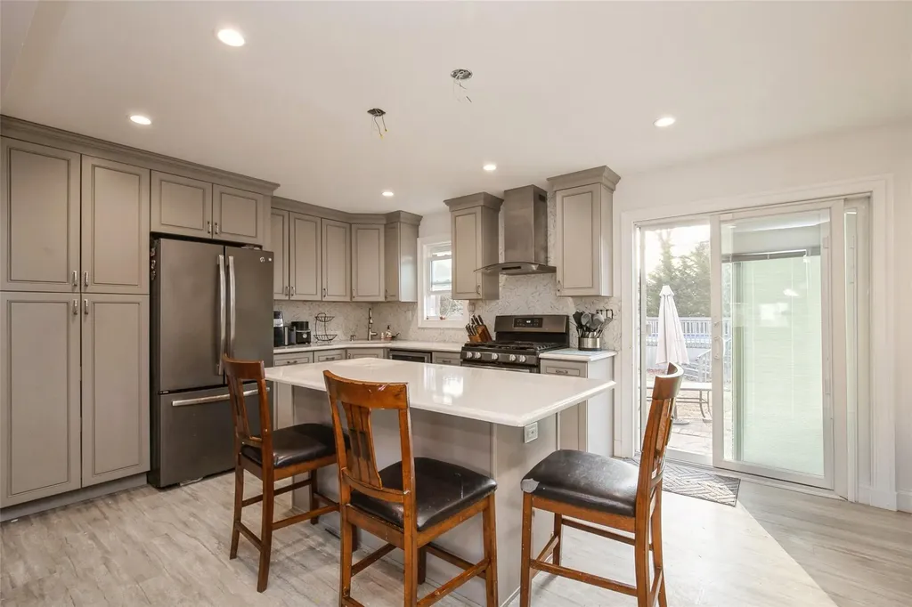 1114 Hyman Avenue Bay Shore NY 11706
