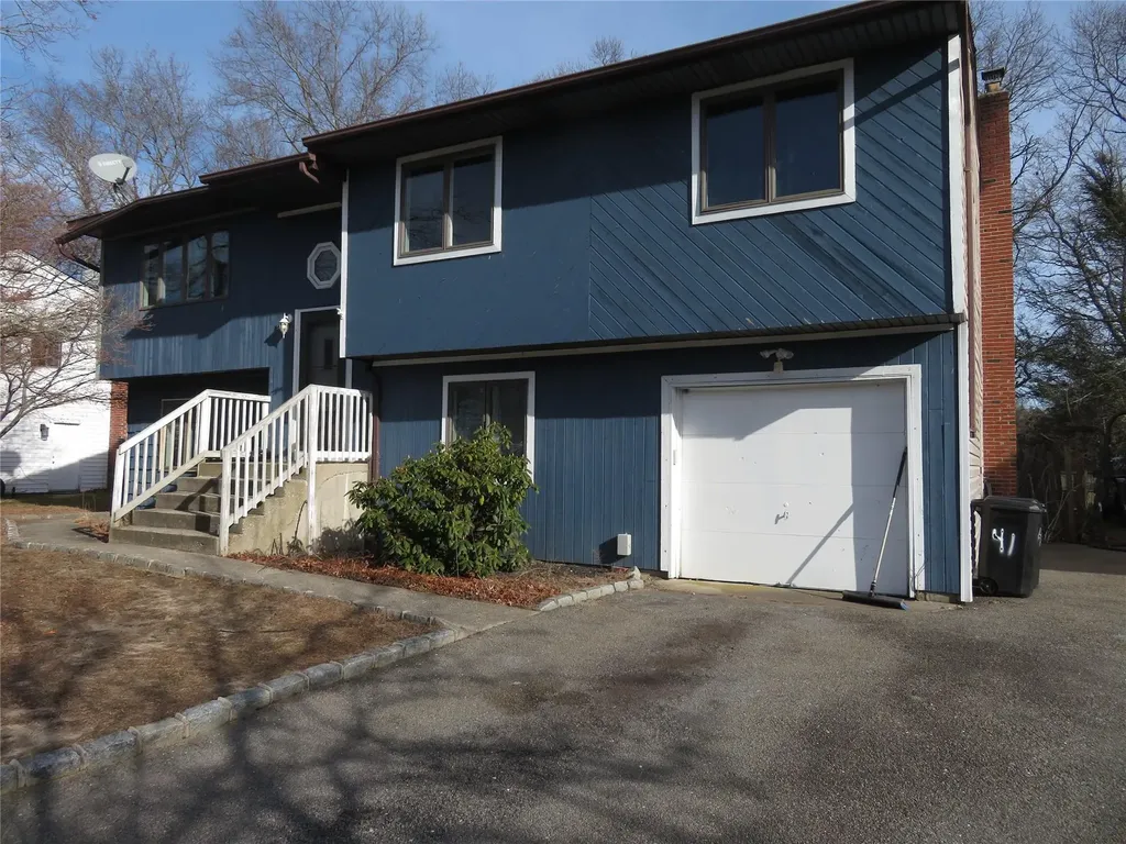 41 Woodbrook Drive Brookhaven NY 11961